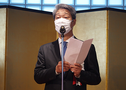 President,CEO TAKEUCHI Kazuhiro delivers a message upon completion